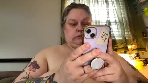 Snapshot of nellatlas chatting on May 2026 12:02:02 PM Nellie Atlas online show from May 2026 12:02:02 PM