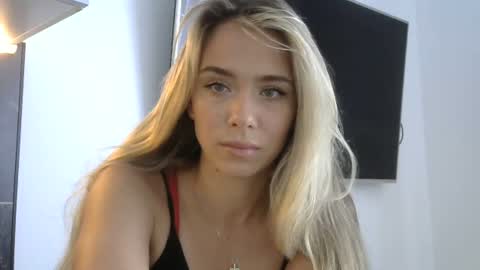 nelly_fortu online show from June 2026 12:25:01 PM
