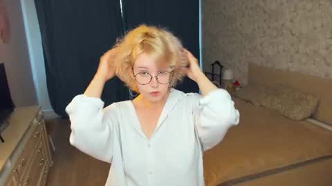 Snapshot of nelly_gloss chatting on June 2026 08:46:02 AM nelly_gloss online show from June 2026 08:46:02 AM