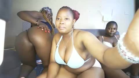 nellyeluxe online show from April 2026 10:37:02 PM