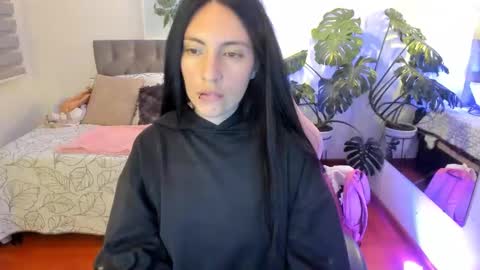 Sarah  online show from November 2025 03:23:02 AM