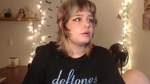 Snapshot of neurotic_witch chatting on October 2025 07:47:02 AM Mar online show from October 2025 07:47:02 AM