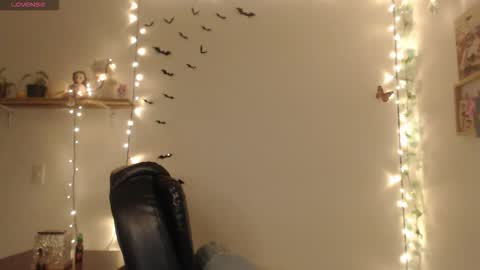 Snapshot of neurotic_witch chatting on October 2025 07:38:02 AM Mar online show from October 2025 07:38:02 AM