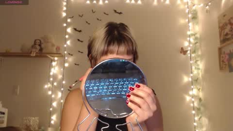 Snapshot of neurotic_witch chatting on October 2025 03:15:02 AM Mar online show from October 2025 03:15:02 AM