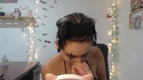 Snapshot of neurotic_witch chatting on October 2025 03:07:01 AM Mar online show from October 2025 03:07:01 AM