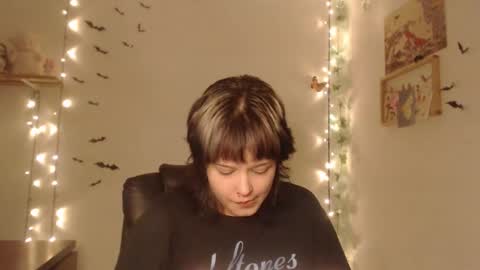 Snapshot of neurotic_witch chatting on October 2025 07:36:03 AM Mar online show from October 2025 07:36:03 AM