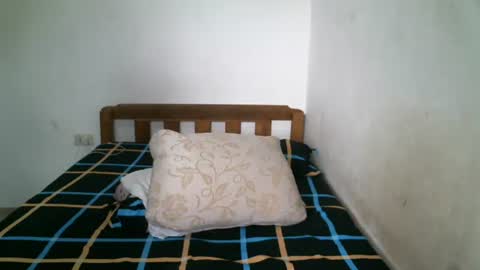 Snapshot of newest_star69 chatting on January 2025 06:48:02 AM Lucy Pearl online show from January 2025 06:48:02 AM