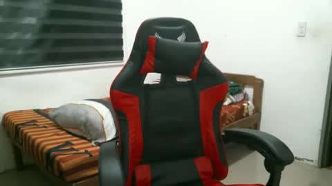 Snapshot of newest_star69 chatting on February 2025 09:38:01 PM Lucy Pearl online show from February 2025 09:38:01 PM