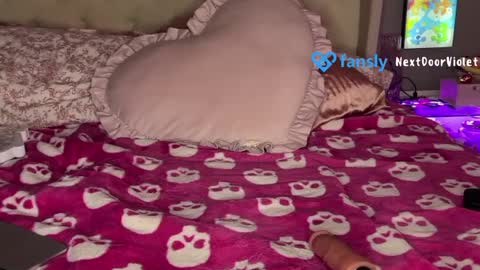 Violet online show from September 2025 02:22:02 AM