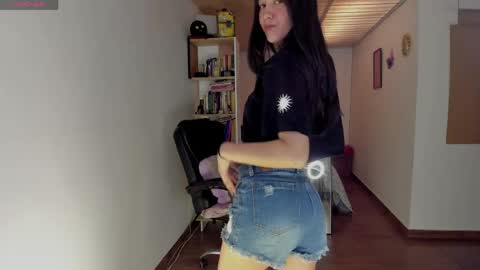 Nia online show from April 2026 07:14:01 PM