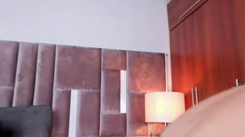 Nia online show from April 2026 01:56:02 PM