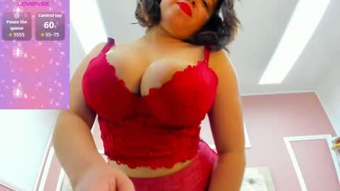 nia_taylorx online show from May 2026 06:06:01 PM