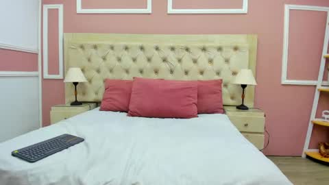 nia_taylorx online show from May 2026 09:45:01 PM