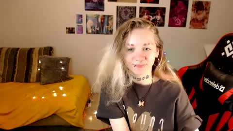 nica_kawaii online show from June 2026 12:24:01 AM