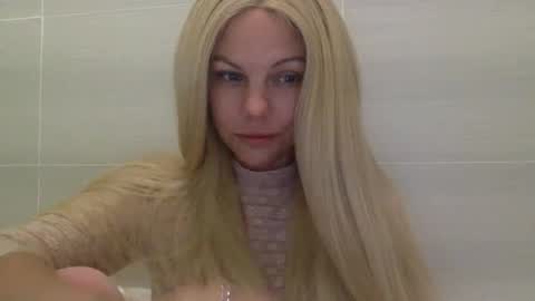 Snapshot of nicecolddrink2 chatting on October 2025 08:57:02 AM Amber online show from October 2025 08:57:02 AM