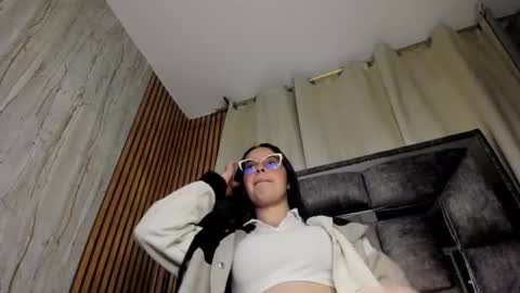 Luna online show from November 2025 12:57:02 AM