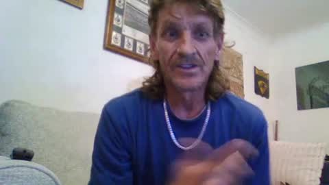 Snapshot of niceozziecockxxx chatting on March 2025 04:32:01 AM Sexiishaine online show from March 2025 04:32:01 AM