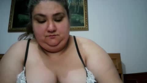 Nicholle online show from April 2026 09:48:01 PM