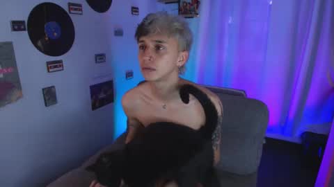 Nico online show from December 2025 05:42:02 PM