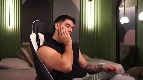 Snapshot of nick_vans chatting on October 2025 12:15:01 PM Jhohan online show from October 2025 12:15:01 PM