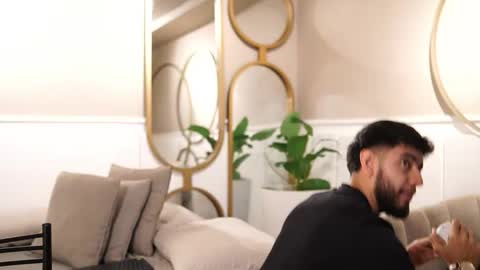 Snapshot of nick_vans chatting on December 2025 12:20:01 PM Jhohan online show from December 2025 12:20:01 PM