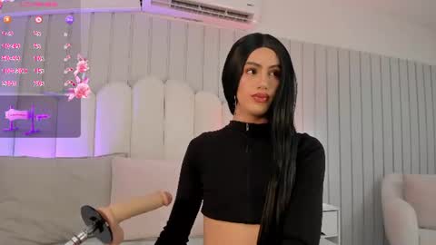 nickiwestt___ online show from August 2026 08:44:01 PM