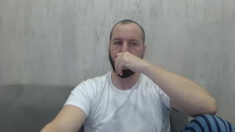 Julian online show from December 2025 01:00:01 AM