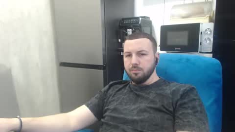 Julian online show from February 2026 10:42:01 PM