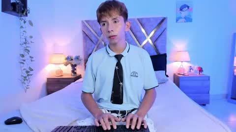 Nickolas Muoz online show from October 2025 11:01:02 PM