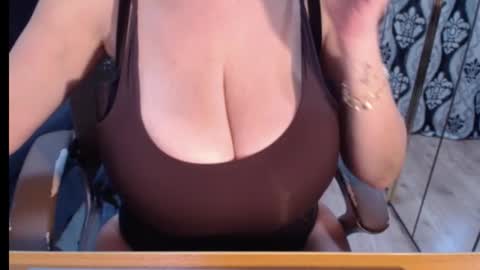 Snapshot of nicky_38hhugetits chatting on October 2025 06:02:02 AM Nicky online show from October 2025 06:02:02 AM