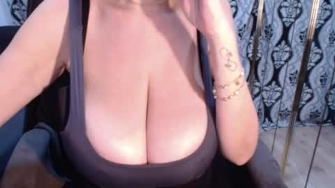 Snapshot of nicky_38hhugetits chatting on November 2025 08:02:02 AM Nicky online show from November 2025 08:02:02 AM