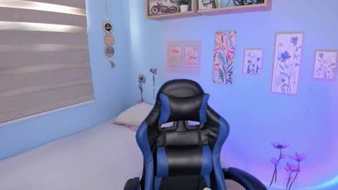 Snapshot of nicky_lucy_m chatting on November 2025 10:19:01 PM lucy online show from November 2025 10:19:01 PM