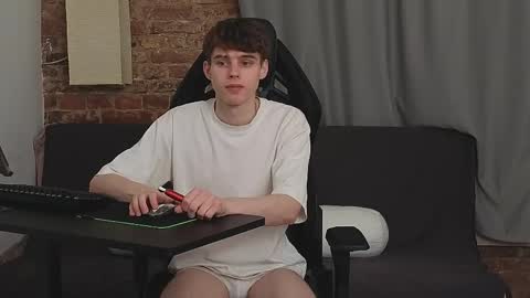 Nicki  Danny online show from April 2026 05:39:01 PM