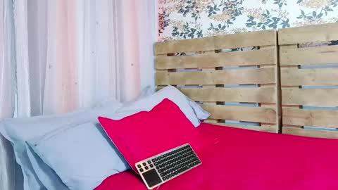 Snapshot of nicky_oli chatting on January 2025 03:44:01 PM nicky_oli online show from January 2025 03:44:01 PM