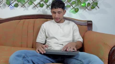 nicky online show from December 2024 07:43:01 PM