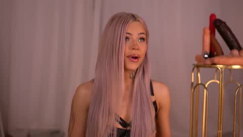 Snapshot of nickybennz chatting on September 2025 06:42:01 PM Nicky online show from September 2025 06:42:01 PM