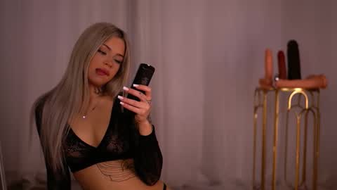 Snapshot of nickybennz chatting on October 2025 06:05:02 PM Nicky online show from October 2025 06:05:02 PM