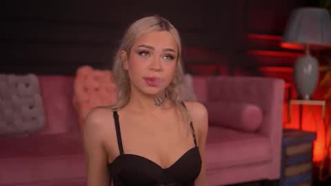 Snapshot of nickybennz chatting on November 2025 07:02:02 PM Nicky online show from November 2025 07:02:02 PM