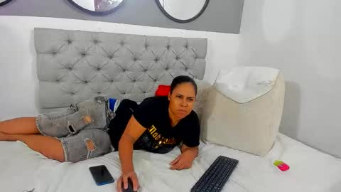 nickyluna online show from September 2025 03:16:02 AM