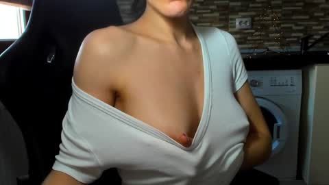 Snapshot of nickyplus chatting on February 2025 01:30:02 PM Nicky online show from February 2025 01:30:02 PM