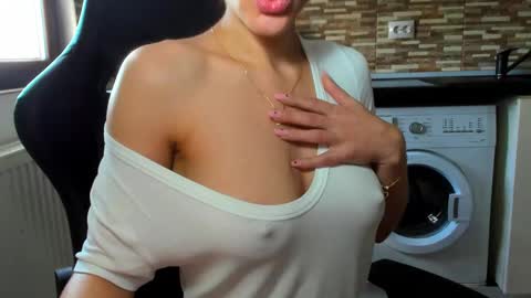 Snapshot of nickyplus chatting on February 2025 09:44:02 AM Nicky online show from February 2025 09:44:02 AM