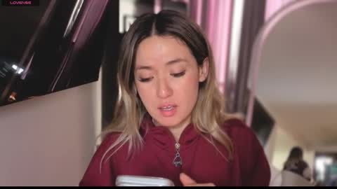 Nicky online show from December 2025 04:14:01 PM