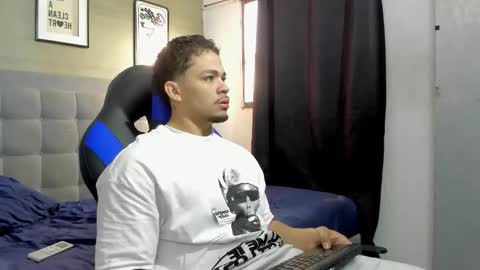 nico_blaze7 online show from November 2025 12:27:02 PM