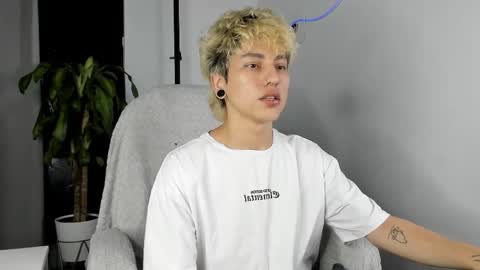 Snapshot of nico_nico_xd chatting on September 2025 03:28:01 AM Nico online show from September 2025 03:28:01 AM