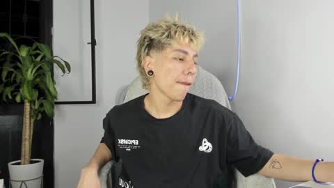 Snapshot of nico_nico_xd chatting on September 2025 03:40:01 AM Nico online show from September 2025 03:40:01 AM