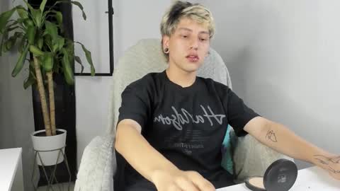 Snapshot of nico_nico_xd chatting on November 2025 04:34:01 AM Nico online show from November 2025 04:34:01 AM