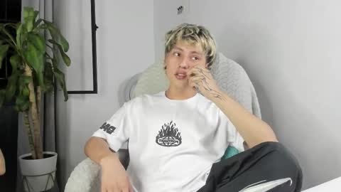 Snapshot of nico_nico_xd chatting on November 2025 12:42:02 AM Nico online show from November 2025 12:42:02 AM