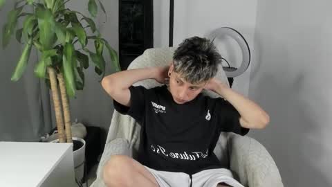 Snapshot of nico_nico_xd chatting on December 2025 10:18:02 PM Nico online show from December 2025 10:18:02 PM