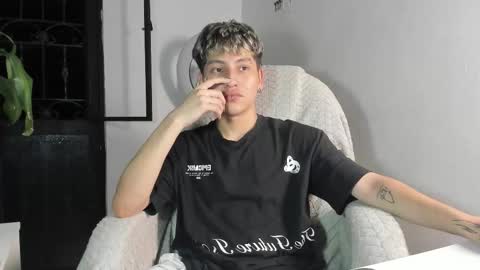 Snapshot of nico_nico_xd chatting on December 2025 11:31:01 PM Nico online show from December 2025 11:31:01 PM