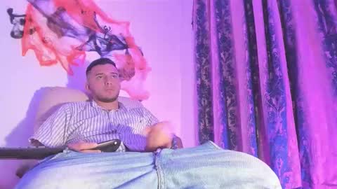 Nicolas online show from October 2025 02:06:02 AM